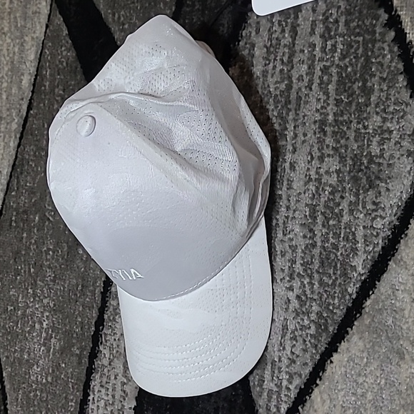 ZYIA ACTIVE EMBROIDERED WHITE CAMO MESH FITTED HAT - Picture 4 of 10